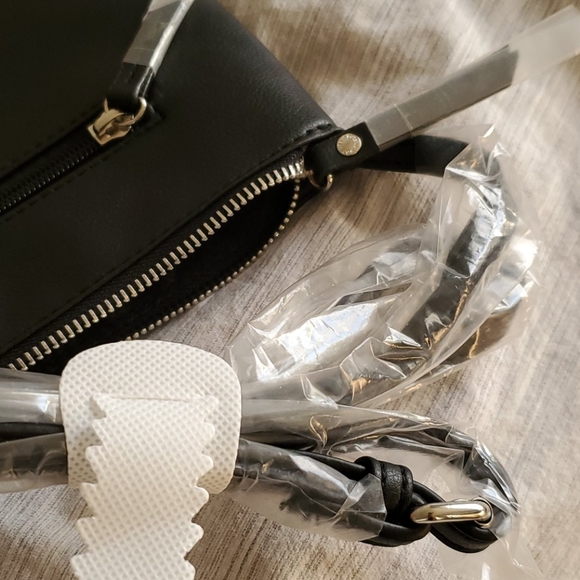 ROOTS SIDE BAG - Picture 4 of 4